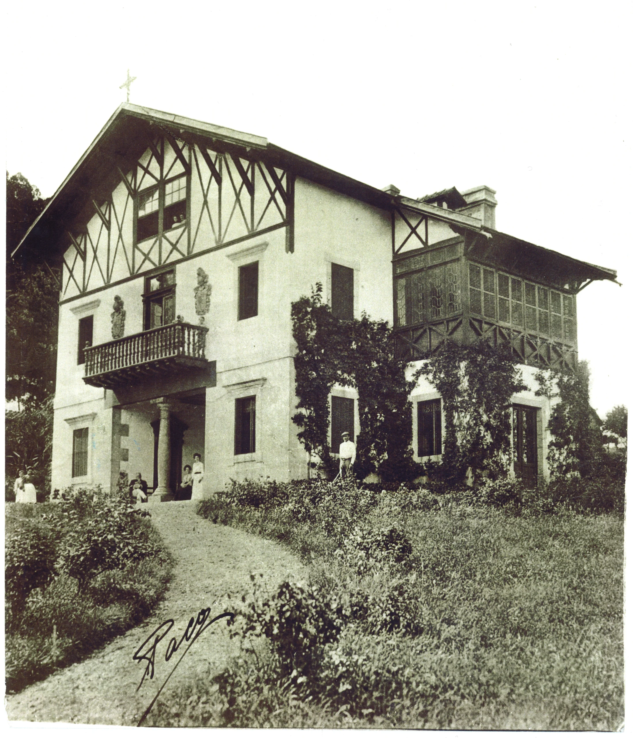 Fotografía antigua de la villa construída en el siglo XIX